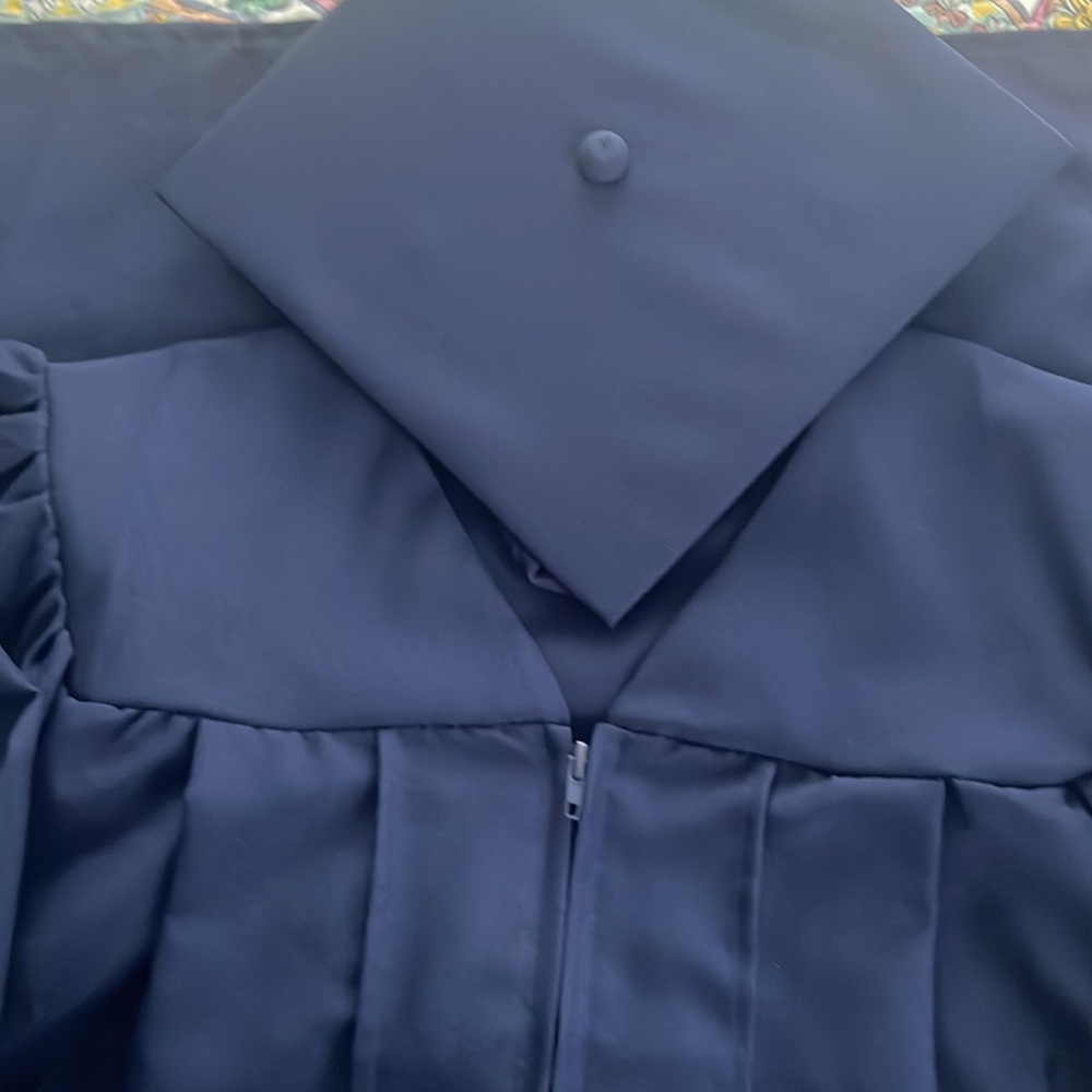 Halloween costume Gown and cap does not include tassel adult size 48 (5’3-5’5)